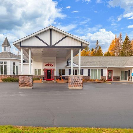 Econo Lodge Lakeshore Манистик Экстерьер фото