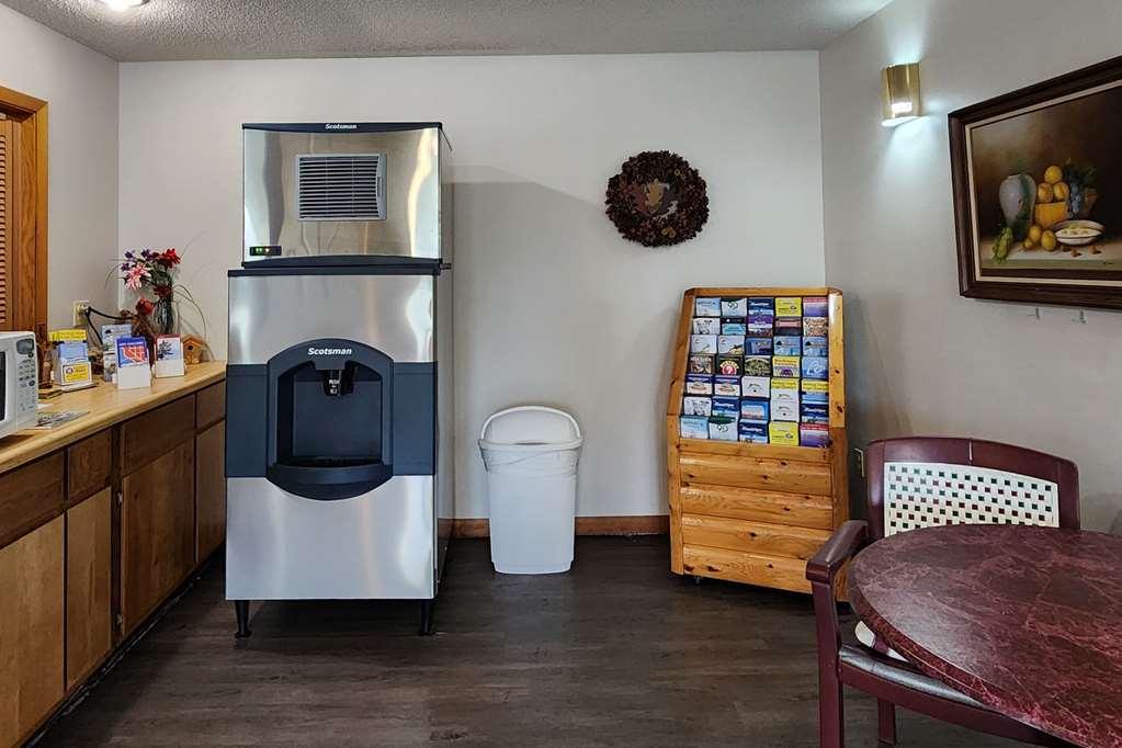 Econo Lodge Lakeshore Манистик Интерьер фото