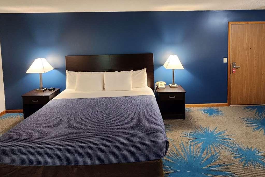 Econo Lodge Lakeshore Манистик Номер фото