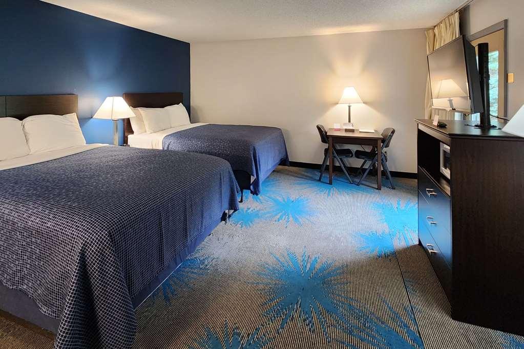 Econo Lodge Lakeshore Манистик Номер фото