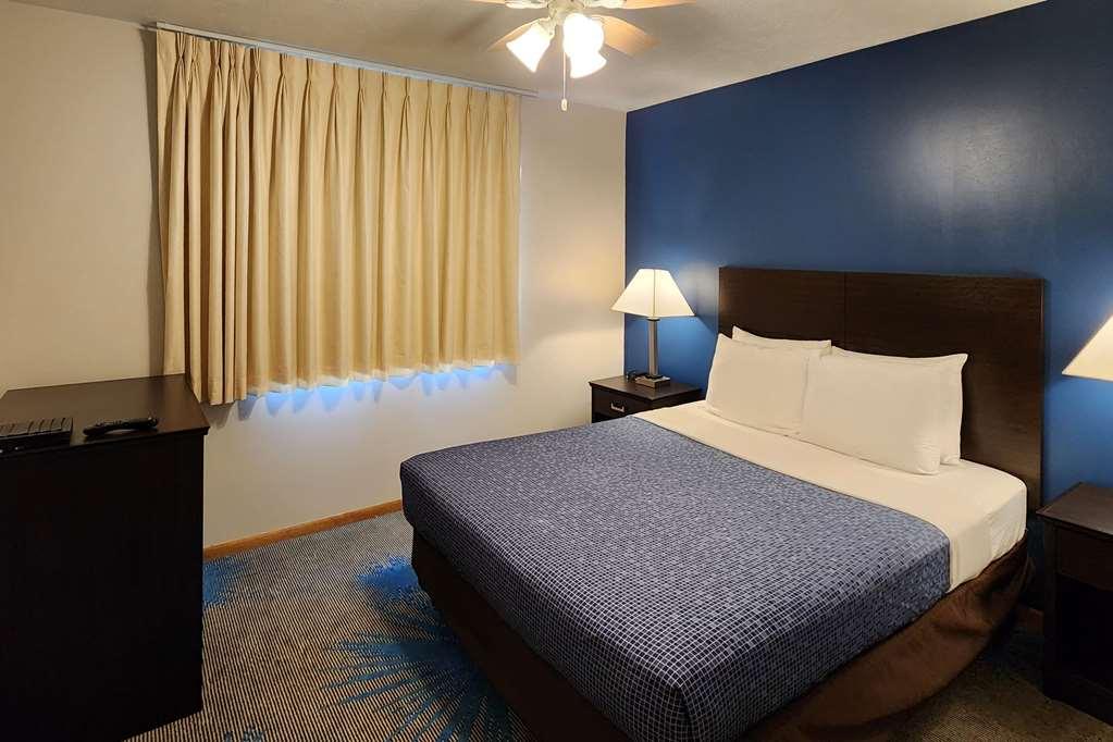 Econo Lodge Lakeshore Манистик Номер фото