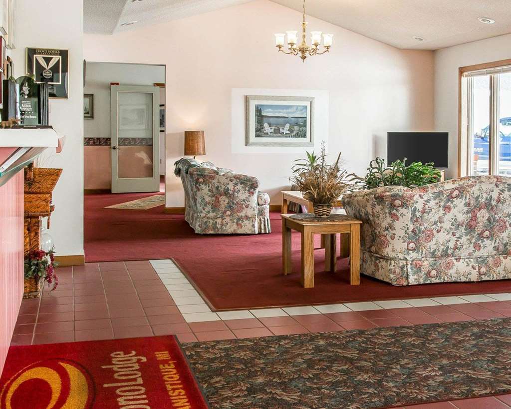 Econo Lodge Lakeshore Манистик Интерьер фото